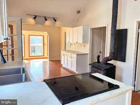 Entry Way - 2932 Kerns School Rd, Springfield, WV 26763 photo 2 of 7