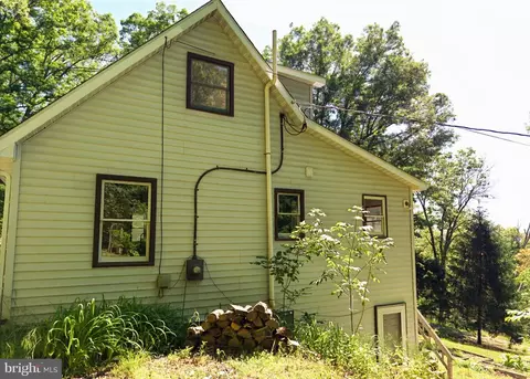 Exterior - 2932 Kerns School Rd, Springfield, WV 26763 photo 5 of 6