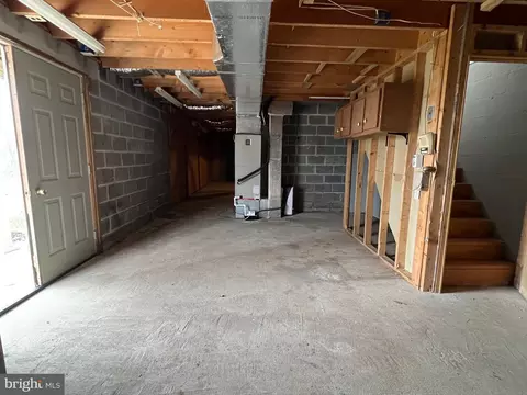 Entry Way - 2932 Kerns School Rd, Springfield, WV 26763 photo 6 of 7