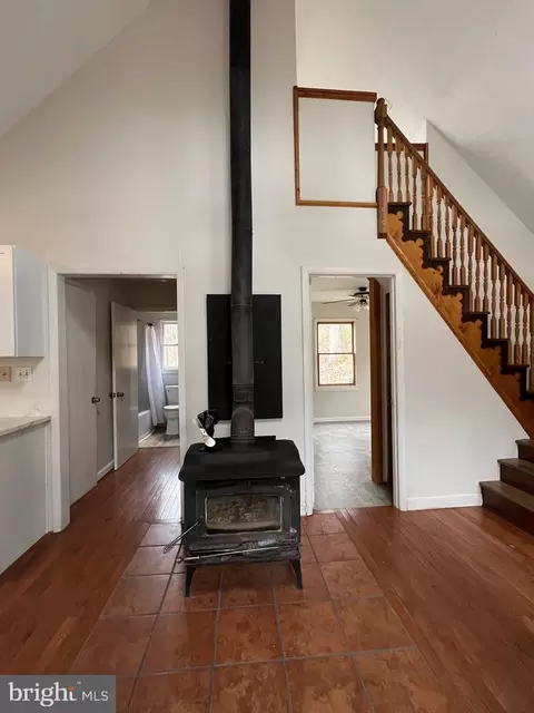 Entry Way - 2932 Kerns School Rd, Springfield, WV 26763 photo 4 of 7