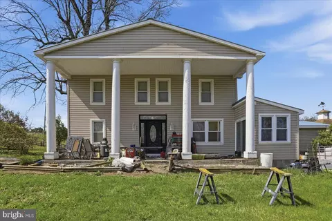 1264 Tearcoat Rd, Augusta, WV 26704
