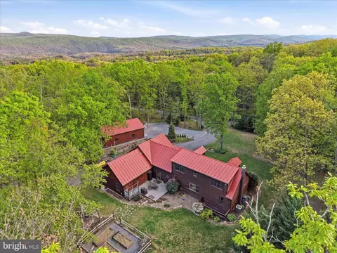 330 Sideling Mountain Dr, Slanesville, WV 25444