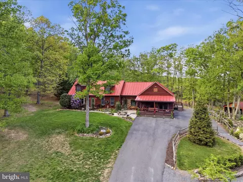 330 Sideling Mountain Dr, Slanesville, WV 25444