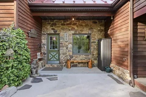 330 Sideling Mountain Dr, Slanesville, WV 25444
