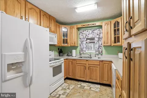 Kitchen - 25 Fox Craft Ct, Green Spring, WV 26722 photo 3 of 4