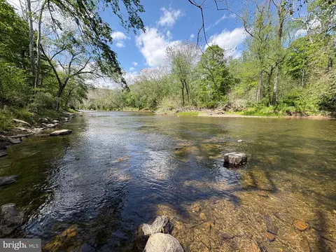 8 25 Ac Walnut Tree Ln, Paw Paw, WV 25434
