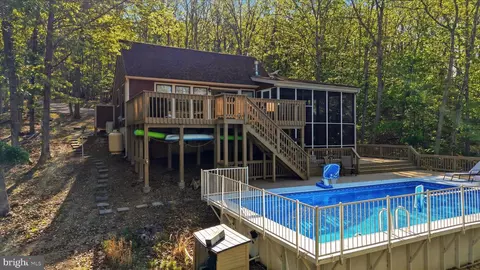 1856 Crossings View Rd, Paw Paw, WV 25434