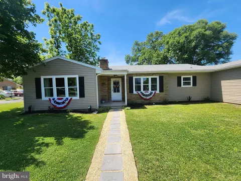 Exterior - 412 Everett Pl, Romney, WV 26757 photo 4 of 8