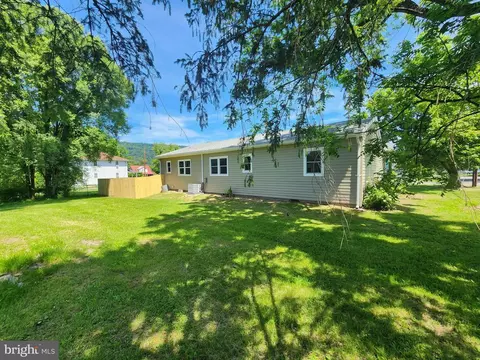 Exterior - 412 Everett Pl, Romney, WV 26757 photo 3 of 8