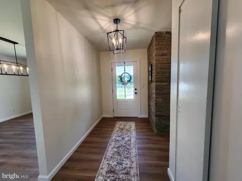 Entry Way - 412 Everett Pl, Romney, WV 26757 photo 4 of 5