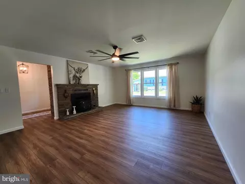 Living - 412 Everett Pl, Romney, WV 26757 photo 2 of 3
