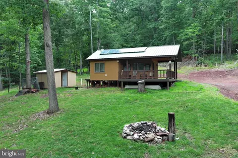 1419 Pauls Woods Rd, Delray, WV 26714