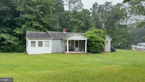 8423 Paw Paw Rd, Paw Paw, WV 25434