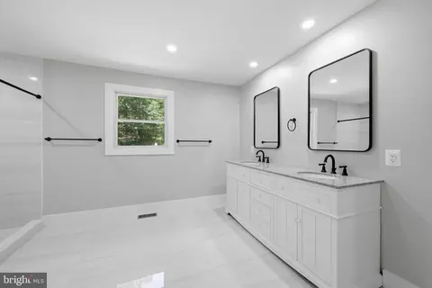 Bath - 461 Normans Rd, High View, WV 26808 photo 1 of 4