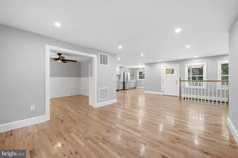 Living - 461 Normans Rd, High View, WV 26808 photo 4 of 7