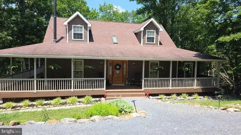 370 Hemlock Ct, Paw Paw, WV 25434