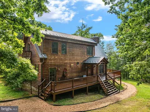 537 Lower Flats Dr, Yellow Spring, WV 26865