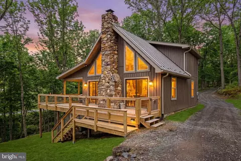 2368 Crossings View Rd, Paw Paw, WV 25434