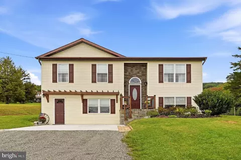 8 Scenic View Ln, Paw Paw, WV 25434