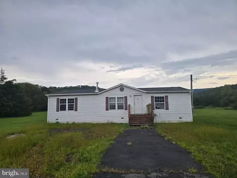 305 N River Run Blvd, Delray, WV 26714