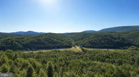 400 Crossings View Rd, Paw Paw, WV 25434