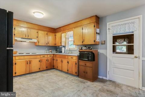 214 W Sixth Ave, Ranson, WV 25438 photo 16