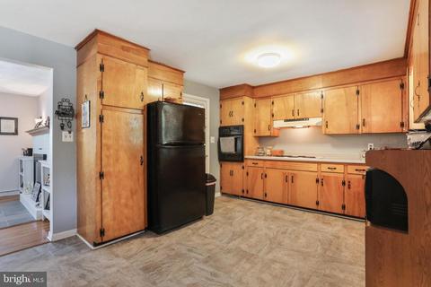 214 W Sixth Ave, Ranson, WV 25438 photo 18