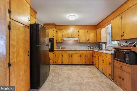 214 W Sixth Ave, Ranson, WV 25438 photo 17