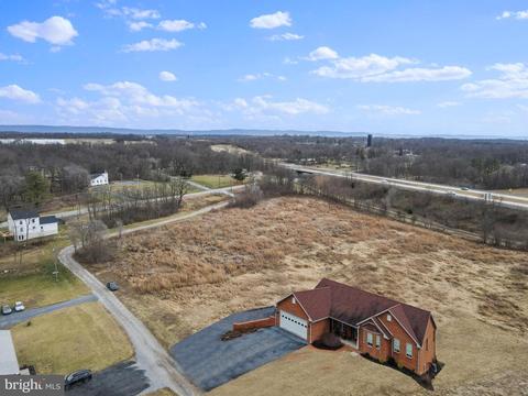 8 Minerva Ct, Kearneysville, WV 25430
