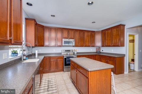 32 Watercourse Dr, Ranson, WV 25438 photo 21