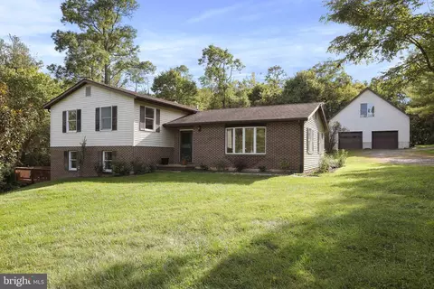 10668 Leetown Rd, Kearneysville, WV 25430