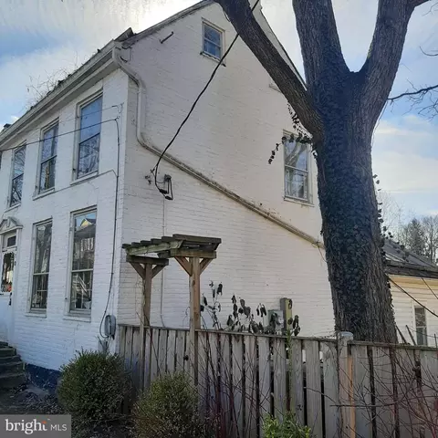 310 W German St, Shepherdstown, WV 25443