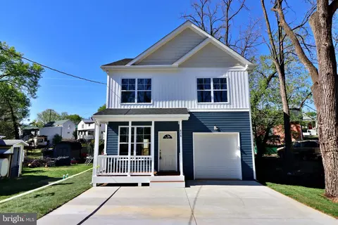828 Washington Street St W, Charles Town, WV 25414
