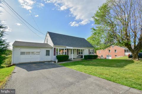 190 High St, Charles Town, WV 25414