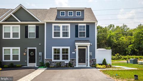 266 Battlefield Dr, Charles Town, WV 25414