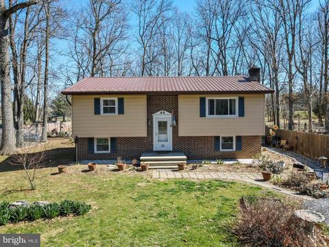 22 Shady Oak Ln, Kearneysville, WV 25430