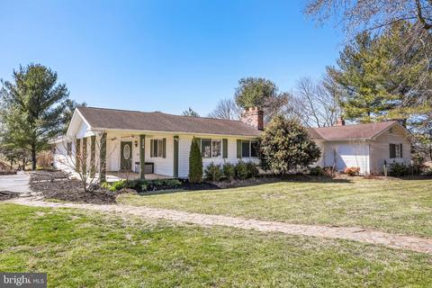 224 Old Leetown Pike, Kearneysville, WV 25430