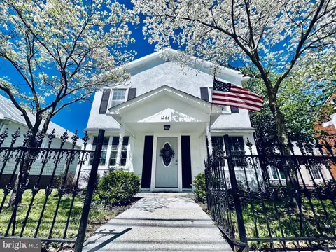 1266 W Washington St, Harpers Ferry, WV 25425