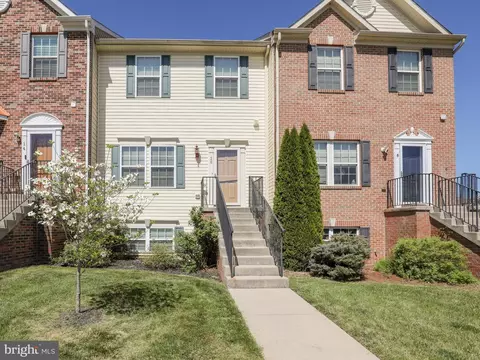 10 Riparian Ln, Ranson, WV 25438