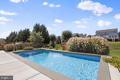 121 Pebble Beach Cir, Charles Town, WV 25414