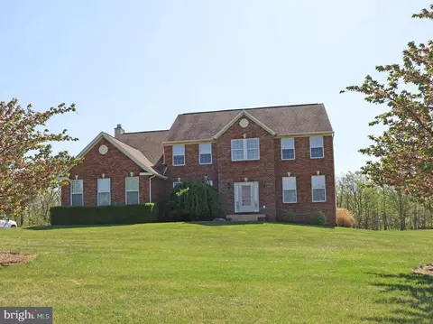 390 Paso Corto Dr, Kearneysville, WV 25430