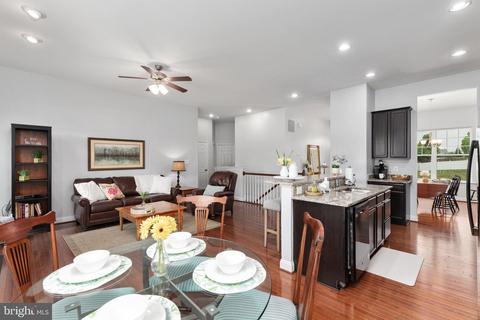 377 Barksdale Dr, Charles Town, WV 25414