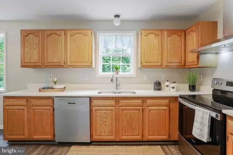 65 Thomson St, Summit Point, WV 25446 photo 9
