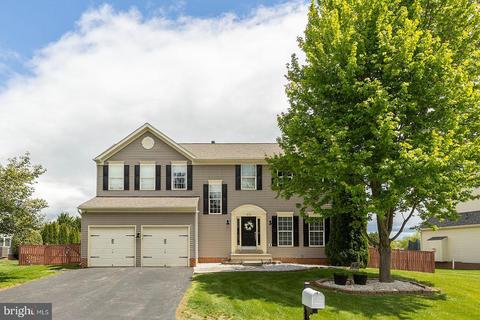 236 Turnberry Dr, Charles Town, WV 25414