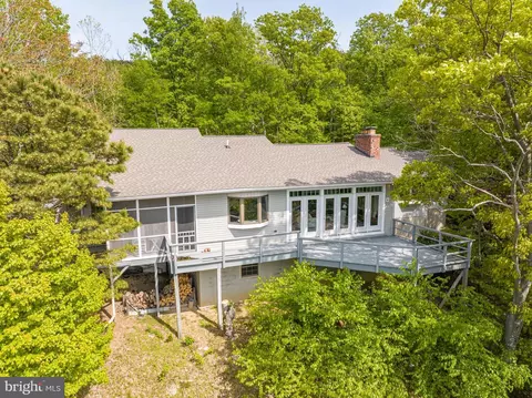 1072 Eagles Nest Ln, Harpers Ferry, WV 25425