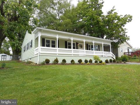880 Jefferson Ave, Charles Town, WV 25414