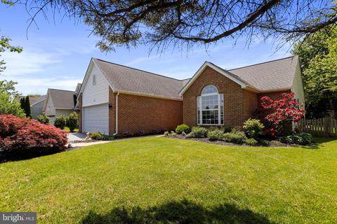 221 Barrel Horse Dr, Charles Town, WV 25414