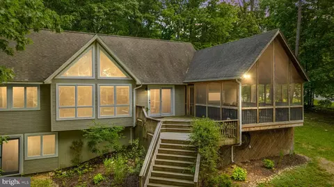 1447 Lakeside Dr, Harpers Ferry, WV 25425