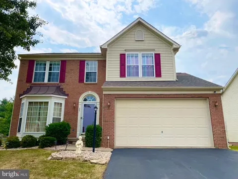 77 Pinehurst Ct, Charles Town, WV 25414