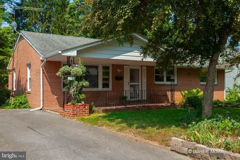 512 Brooke St, Charles Town, WV 25414